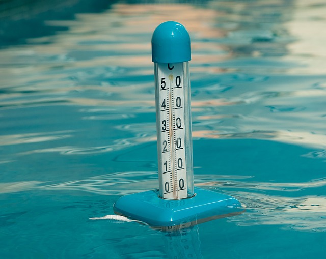 Bazénový teploměr patří do bazénového příslušenství